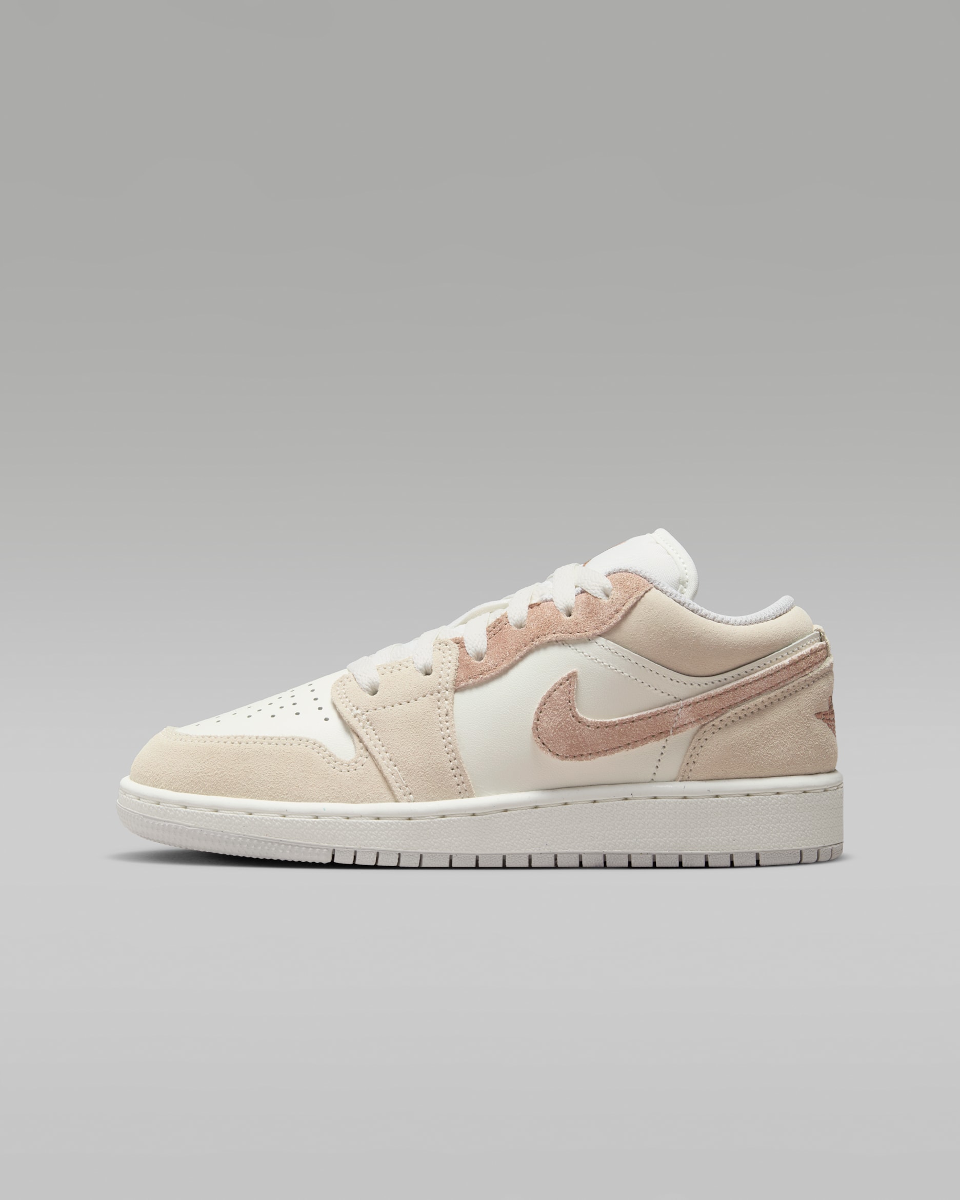 Nike Air Jordan 1 Low ベージュ/ホワイト Air Jordan 1 Low SE Older Kids' Shoes. Nike ID